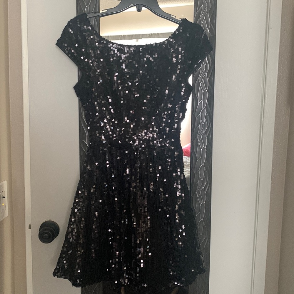Formal sequence dress very elegant